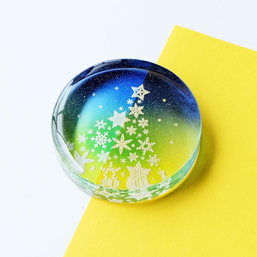ペーパーウェイト　　ガラス　置物　クリスマス ガラス製ペーパーウェイト 雪の結晶クリスマスツリー 専用スタンド付き