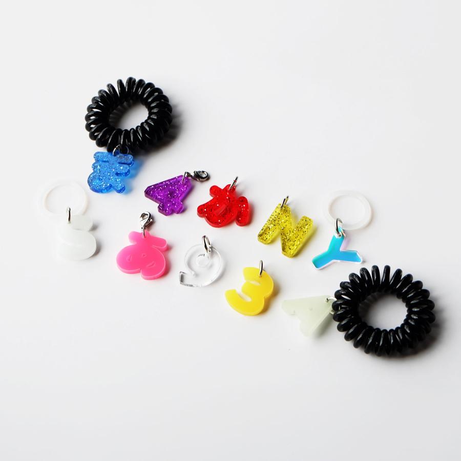 アクリル製 一文字アクセサリー（約20mm/2cm） アルファベット
