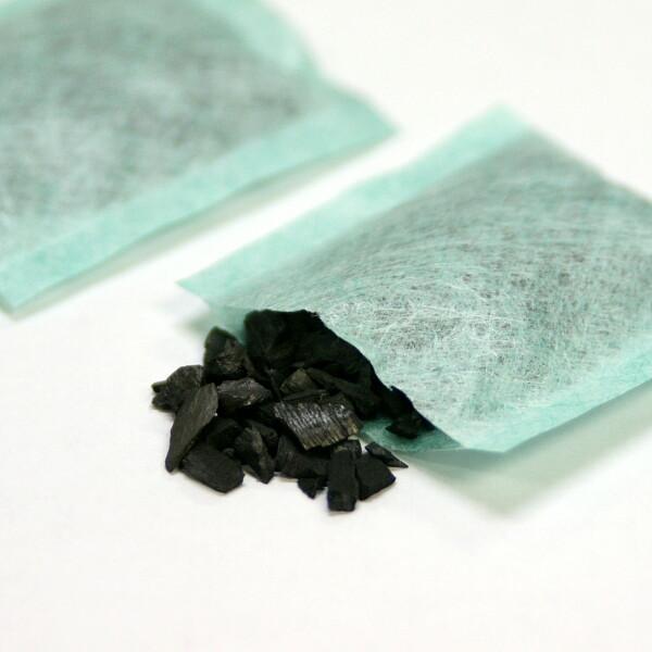 備長炭バッグ 20袋入備長炭 乾燥剤 湿気 消臭 脱臭 防カビ コンパクト 持ち運び | 増田屋 | 01