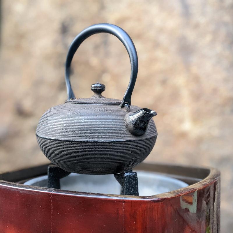 南部 鉄瓶 丸 糸目 1.5L 火鉢 ひばち 炭 和風 インテリア おしゃれ 囲炉裏 | 増田屋 | 05