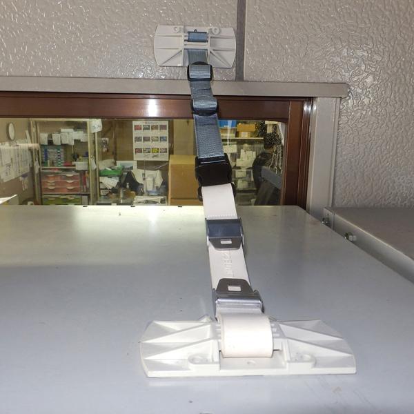 サンワサプライ SANWA キャビネットホルダーLハイブリッド (1個入り) 書棚・オープン棚用 QL-E88 |  | 03