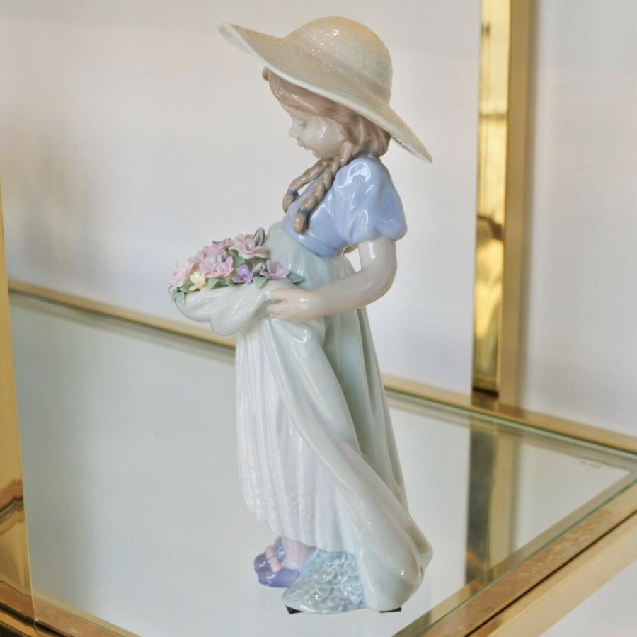 LLADRO 正規販売店 リヤドロ たくさん摘めたよ! SKU01006756 LLADRO 正規販売店 リヤドロ たくさん摘めたよ! SKU01006756
