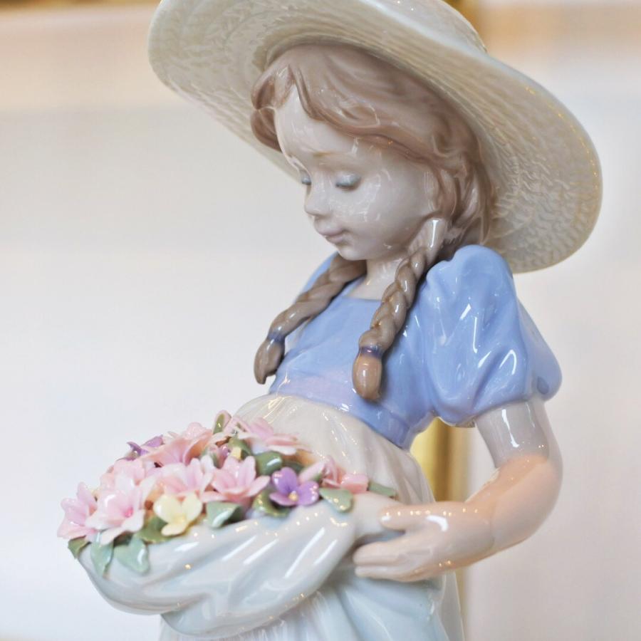 LLADRO 正規販売店 リヤドロ たくさん摘めたよ! SKU01006756 LLADRO 正規販売店 リヤドロ たくさん摘めたよ! SKU01006756