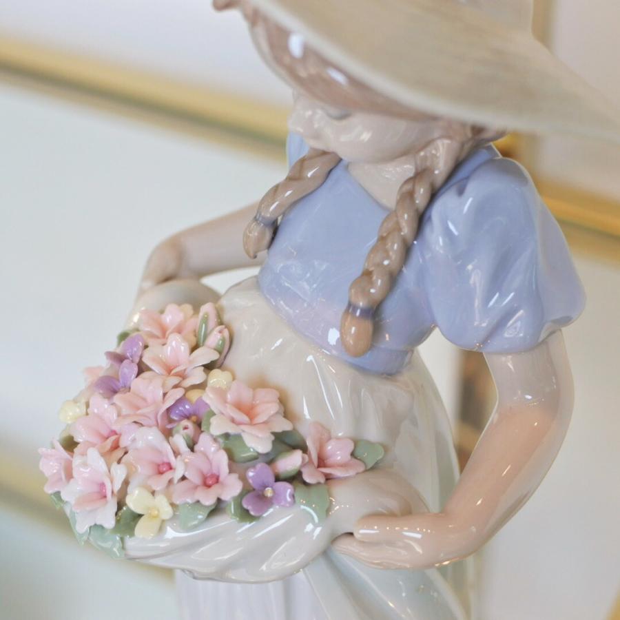 LLADRO 正規販売店 リヤドロ たくさん摘めたよ! SKU01006756 LLADRO 正規販売店 リヤドロ たくさん摘めたよ! SKU01006756