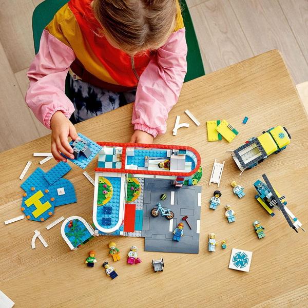 LEGO CITY レゴ シティ レゴシティの病院 60330 プレゼント LEGO CITY レゴ シティ レゴシティの病院 60330 プレゼント