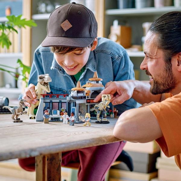 LEGO - レゴ ジュラシックワールド ビジターセンター：T-王さまとラプトルの殴り込み 76961 差し上げ物 差し上げ物 手あそび 差しつかえる 尖んがり当て嵌める