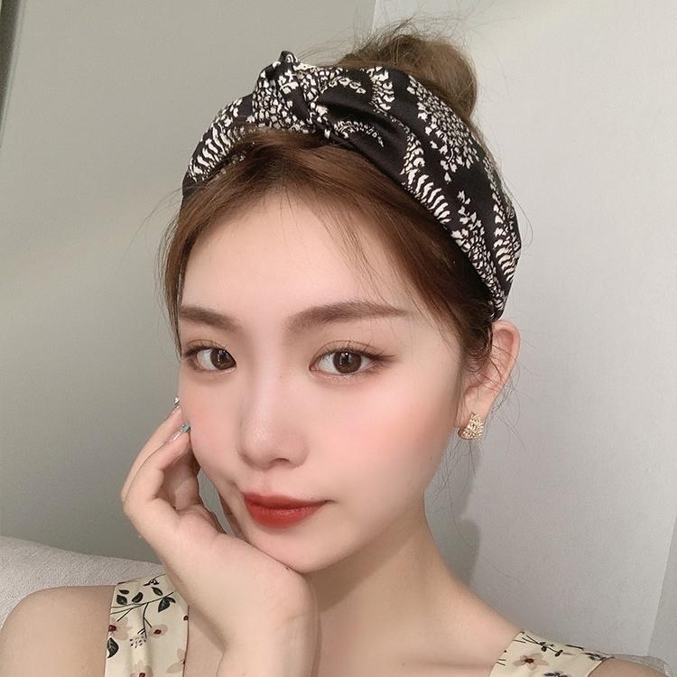 カチューシャ 幅広 レディース 女性用 ヘアアクセサリー ヘアバンド ヘッドバンド 髪飾り ヘアアレンジ ワイド ねじり 結び目 ボリューム 太め 千 Acc プラスナオyahoo 店 通販 Yahoo ショッピング