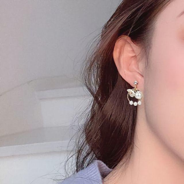 パールリングピアス フープピアス ぶら下がりピアス フェイクパール 上品 可愛い 史上一番安い ぶら下がりピアス