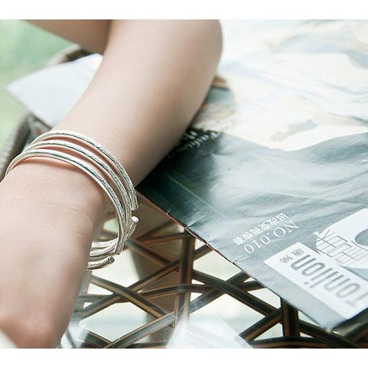 バングル ブレスレット レディース アクセサリー 女性 メタル 彫り模様