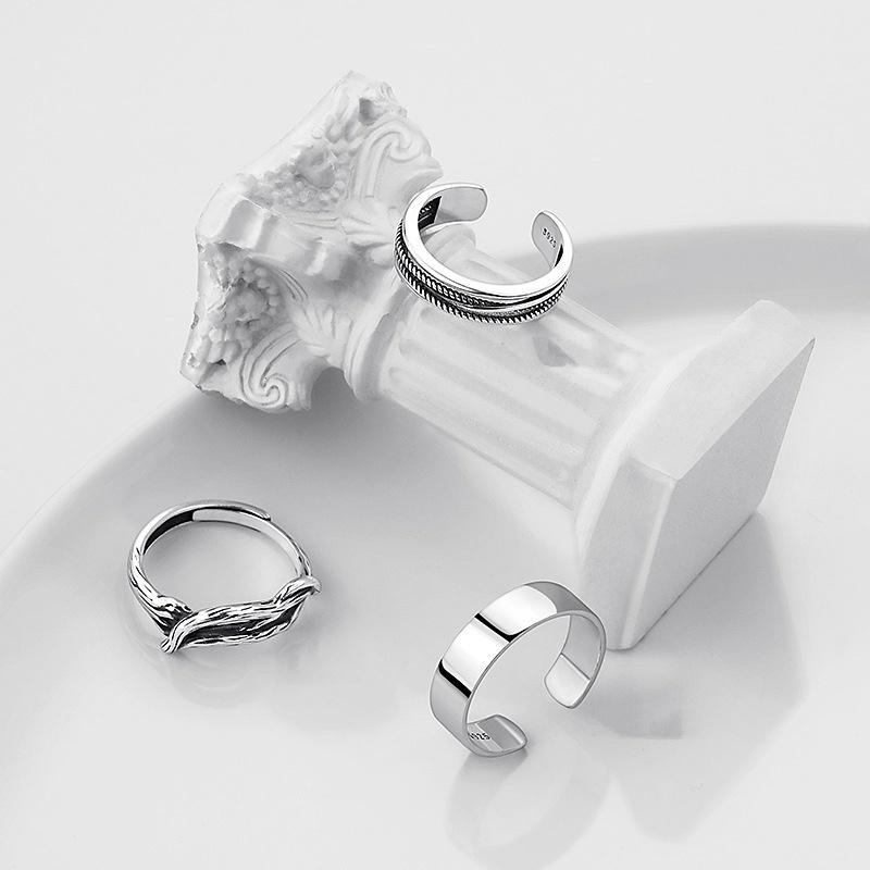 21新作モデル オープンリング 指輪 メンズ 男性 アクセサリー フリーサイズ 透彫 ロープ風 縄目 幅広 シルバーカラー シンプル クール かっこいい ロック系 ヴ540円 Whitesforracialequity Org