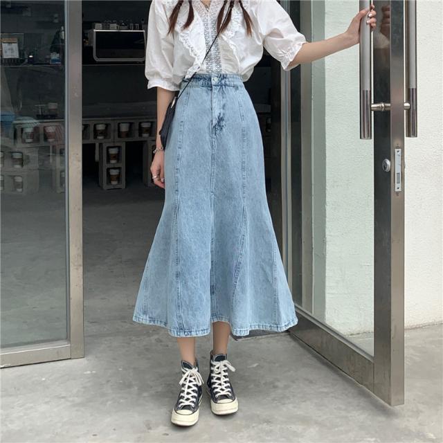 PLEATS PLEASEロングスカート　デニム柄　裾白模様入り PLEATS PLEASE ISSEY MIYAKE（デニム ・ ロングスカート）の