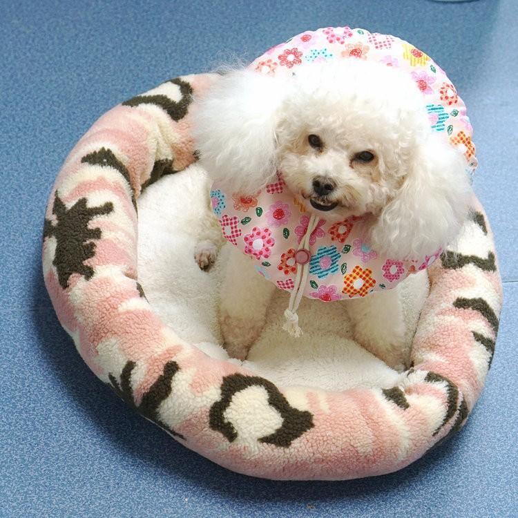 になる ペットベッド ふかふか もこもこ 快適 防寒 暖かい プラスナオ Paypayモール店 通販 Paypayモール ネコ用ベッド イヌ用ベッド ペット用寝床 お昼寝 ドーナツ型 迷彩 猫 犬 大型商品 ふわふわ になる