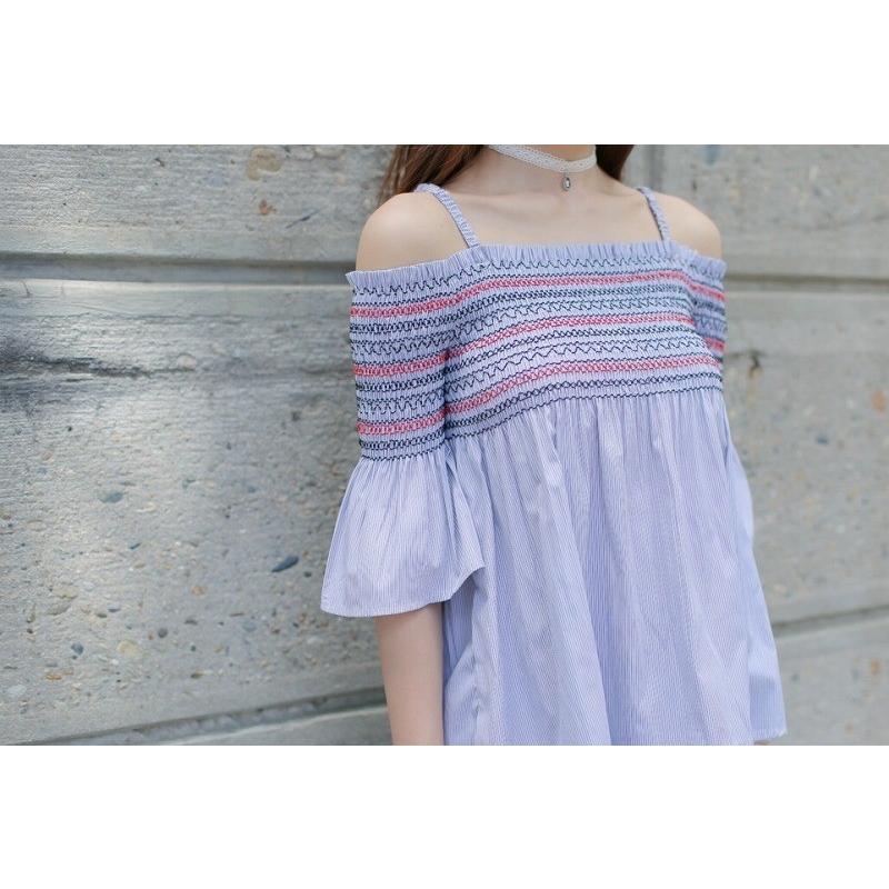 ショルダーストラップ付 オフショルダーフレアトップス オフショルダー フレア袖 刺繍 胸元シャーリング フレア ピンストライプ カジュアル レディース プラスナオ Paypayモール店 通販 Paypayモール