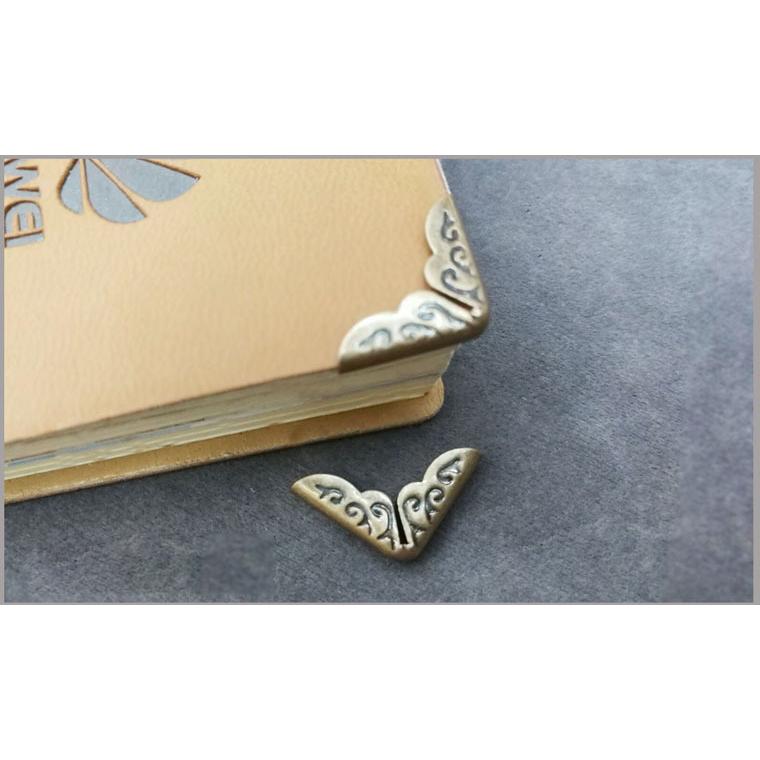 コーナー金具 20個入り クラフト材料 約14mm ハンドメイド 手帳 角