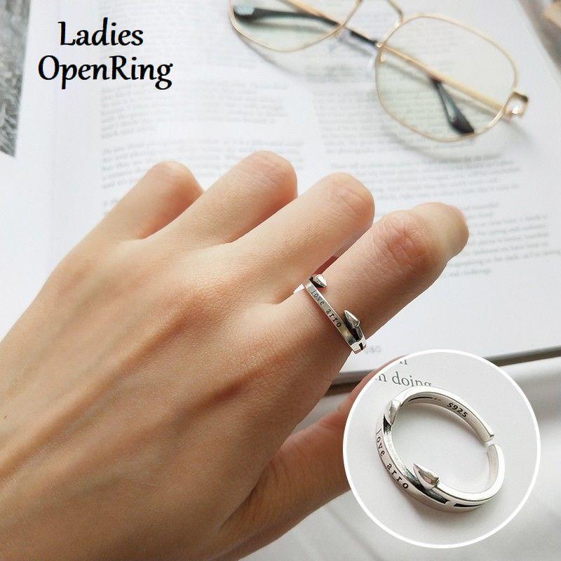 指輪 オープンリング アクセサリー レディース シルバー925 英字ロゴ 矢印 おしゃれ 女性用 お出かけ デート ギフト 記念日 誕生日 贈り物 プ  :zak-18995:プラスナオYahoo!店 - 通販 - Yahoo!ショッピング