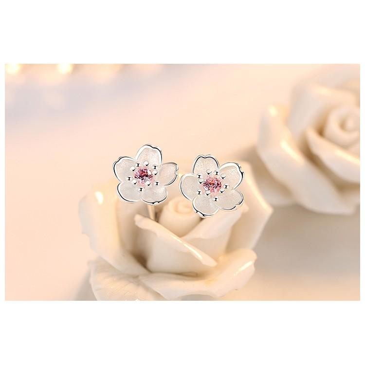 クリアストーン スタッドピアス 片耳用 クリアストーン スタッドピアス 片耳用 - メルカリ