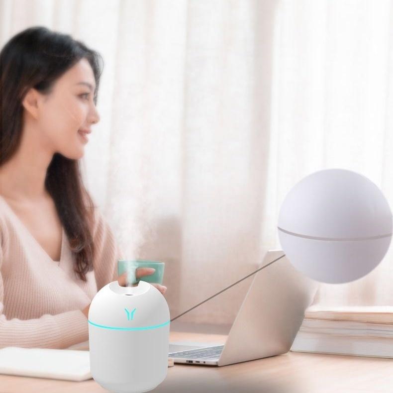 ミニ加湿器 USB 卓上 車載 空調家電 250ml シンプル コンパクト 光る