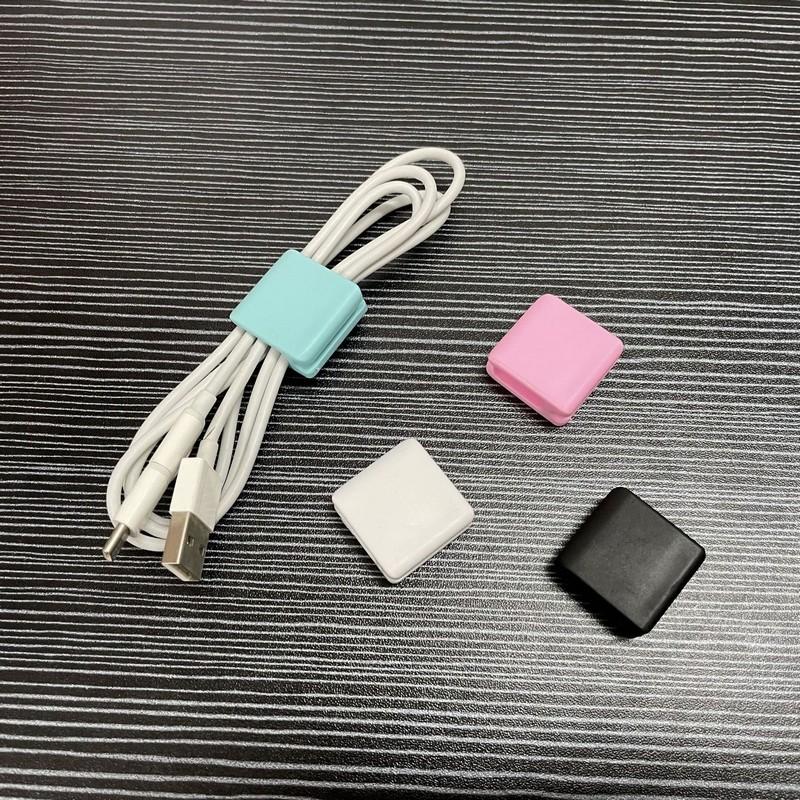 ケーブルホルダー 3個セット ケーブルクリップ 配線整理 まとめる