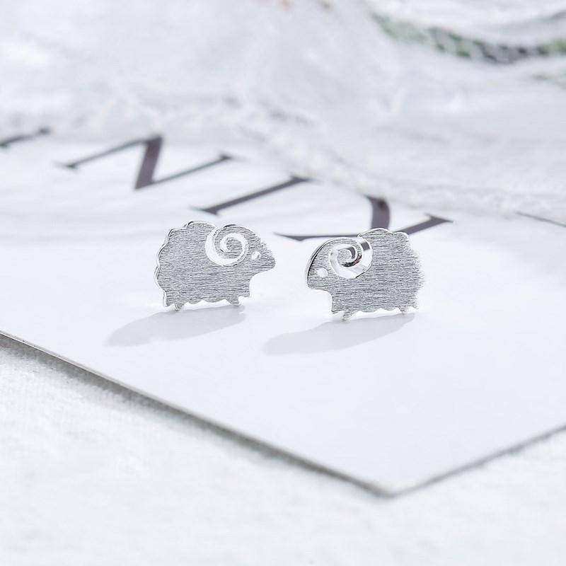 ピアス スタッドピアス アクセサリー レディース 女性用 小ぶり ヒツジ 