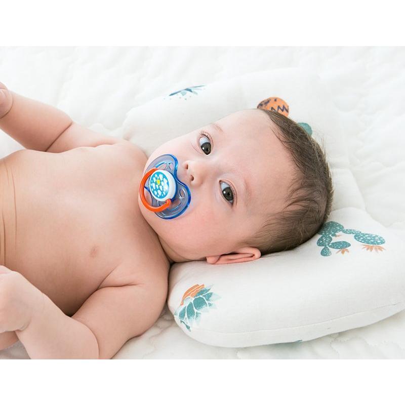 出産祝いなども豊富 ベビー枕 ベビーピロー 赤ちゃん 乳児 新生児 子供 出産祝い 寝具 洗える 可愛い くぼみ まくら 向き癖 絶壁頭防止 頭の形を整える マクラ プリ Riosmauricio Com