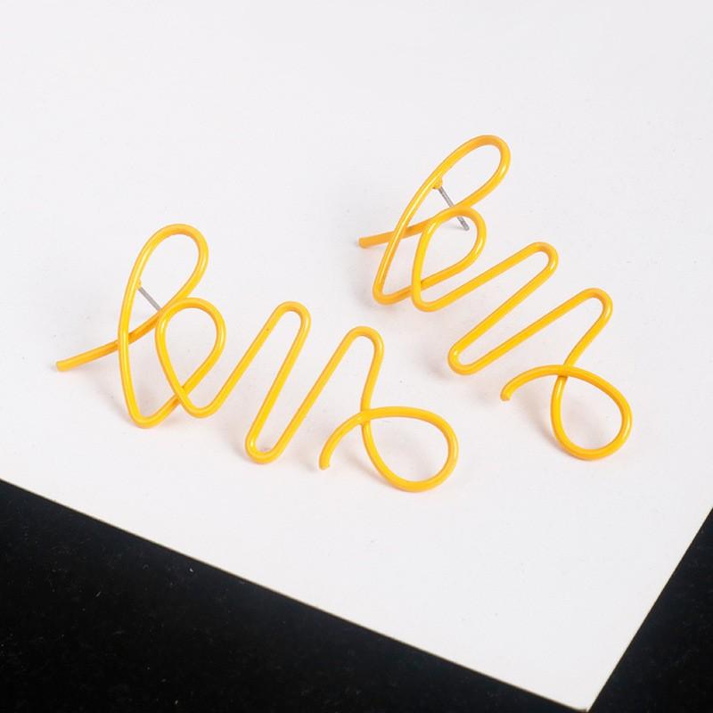 ピアス レディースピアス Love 筆記体 スタッドピアス 可愛い かわいい アクセサリー 両耳 レディース おしゃれ プレゼント 誕生日 お出かけ プラスナオ Paypayモール店 通販 Paypayモール