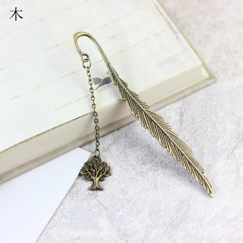 再販可能♪ 月 と 蝶々 の ブックマーカー (ゴールドorシルバー) plusnao ブックマーカ しおり 金属製 チェーン 羽根 鍵 月 星 リーフ