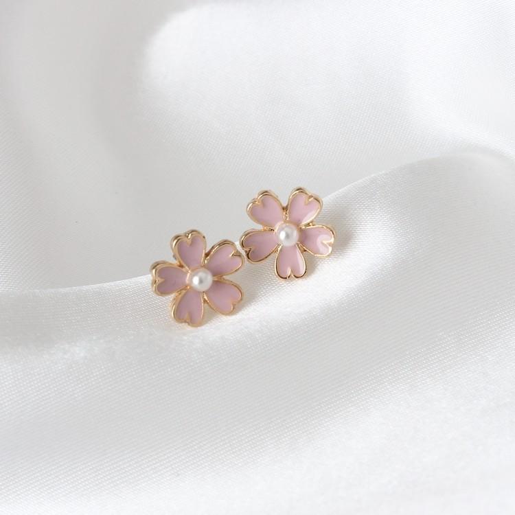 ピアス フラワーピアス 桜 さくら サクラ スタッドピアス 花びら 花 フラワー レディース 女性 可愛い キュート オシャレ キレイめ 上品 大人女 プラスナオ Paypayモール店 通販 Paypayモール