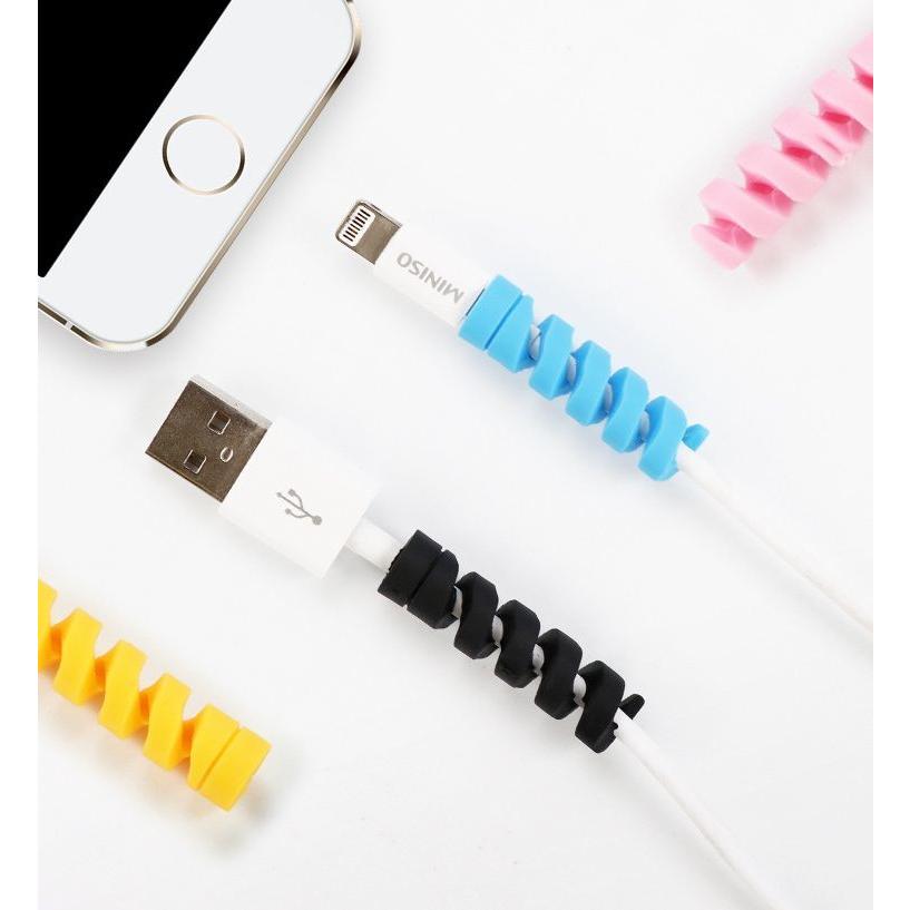 ケーブル保護カバー 同色4個セット プロテクター 断線防止 保護カバー