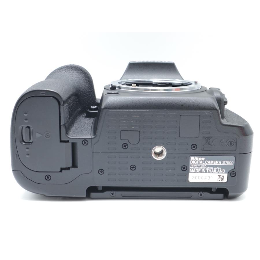 ニコン Nikon D7500 18-140VR レンズキット |  | 05