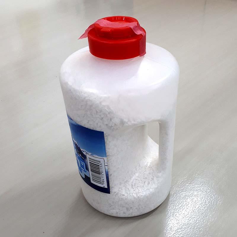 9本 2L 融雪剤 まくだけで雪・氷をとかす 塩化カルシウム 塩カル 凍結防止剤 ヨーキ産業 代引不可 |  | 01