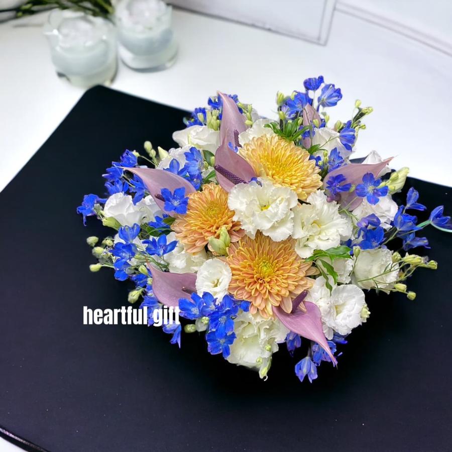 お悔み お供え デルフィニウム 生花 アレンジメント 12000円 おしゃれ 現代風 仏花 枕花 命日 法事 一周忌 四十九日 新盆 洋花 送料無料　クール便 | 