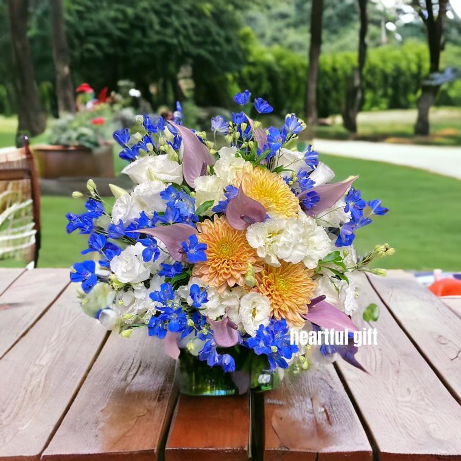 お悔み お供え デルフィニウム 生花 アレンジメント 12000円 おしゃれ 現代風 仏花 枕花 命日 法事 一周忌 四十九日 新盆 洋花 送料無料　クール便 |  | 03