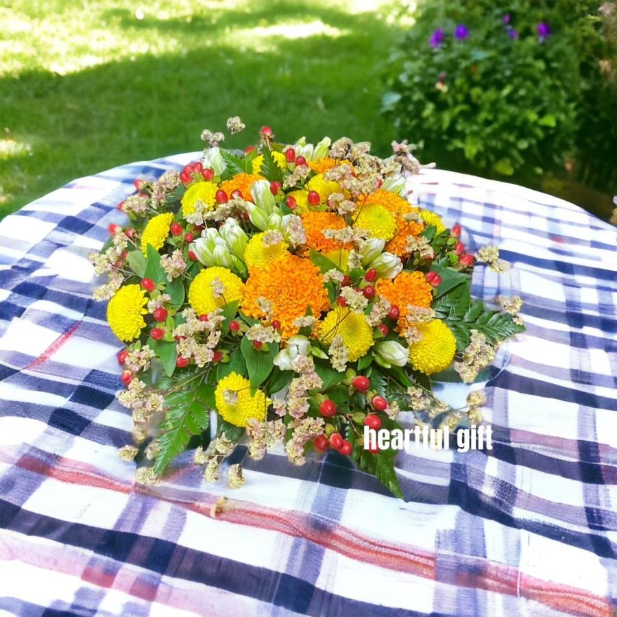 お悔み お供え カーネーション ビタミンカラー 生花 アレンジメント 5000円 おしゃれ 現代風 仏花 枕花 命日 法事 一周忌 四十九日 新盆 洋花 送料無料　 |  | 10