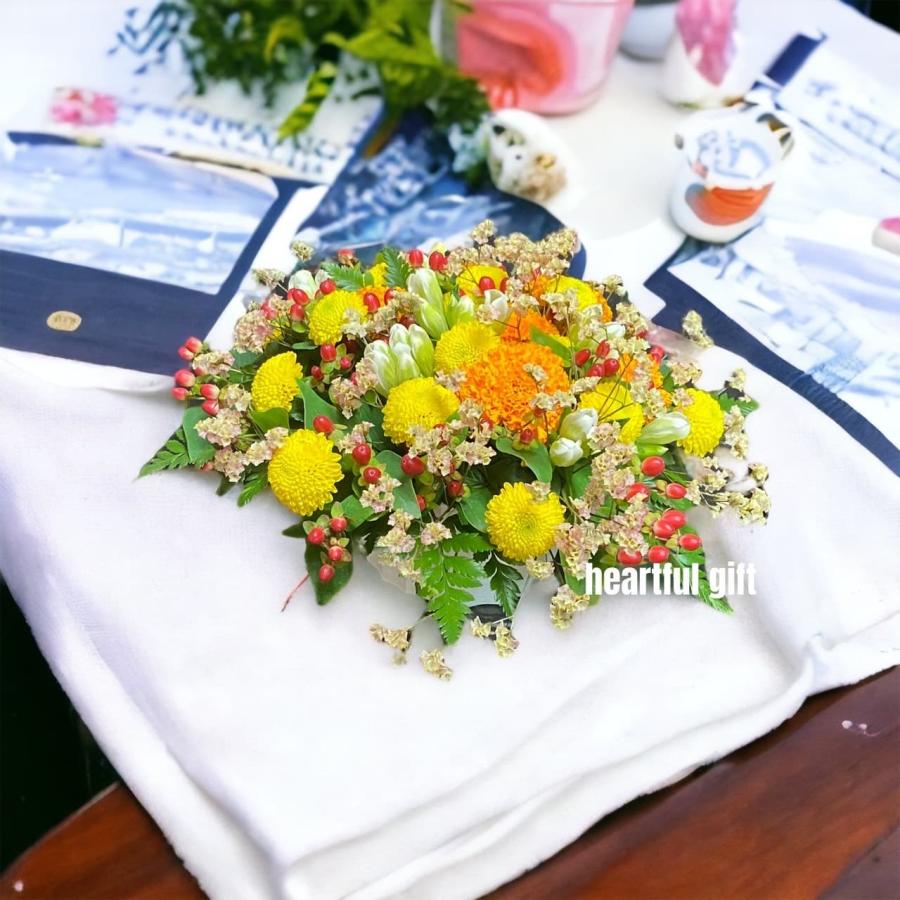 お悔み お供え カーネーション ビタミンカラー 生花 アレンジメント 5000円 おしゃれ 現代風 仏花 枕花 命日 法事 一周忌 四十九日 新盆 洋花 送料無料　 |  | 12