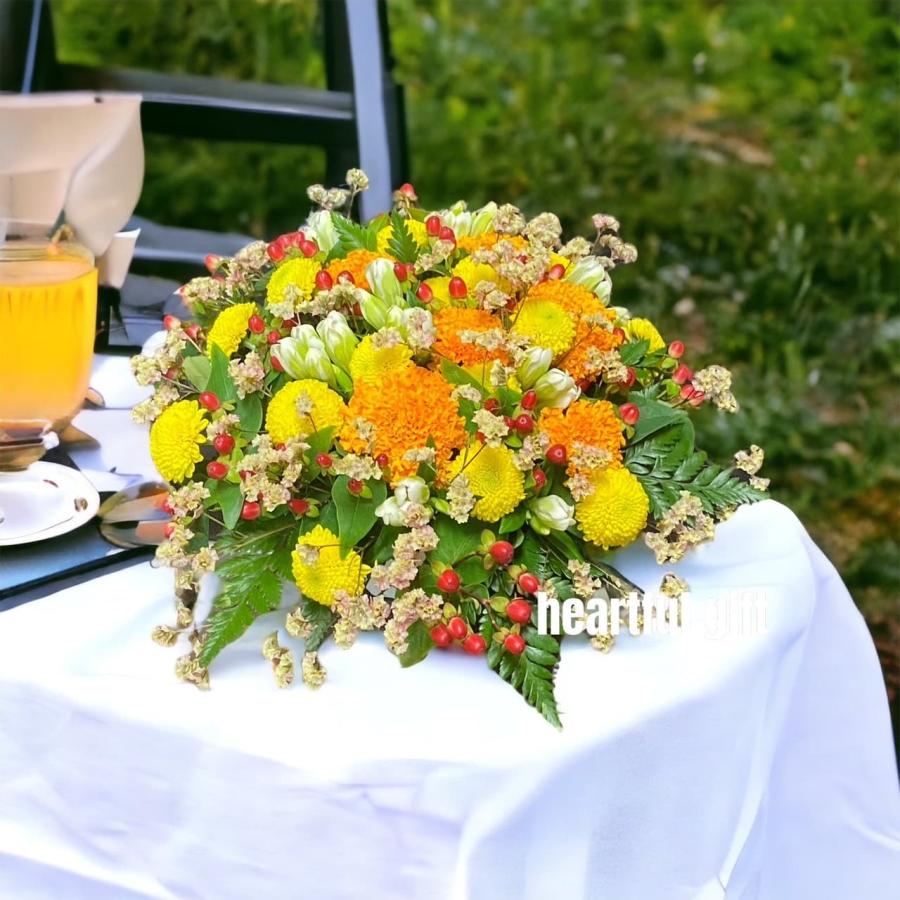 お悔み お供え カーネーション ビタミンカラー 生花 アレンジメント 5000円 おしゃれ 現代風 仏花 枕花 命日 法事 一周忌 四十九日 新盆 洋花 送料無料　 |  | 17