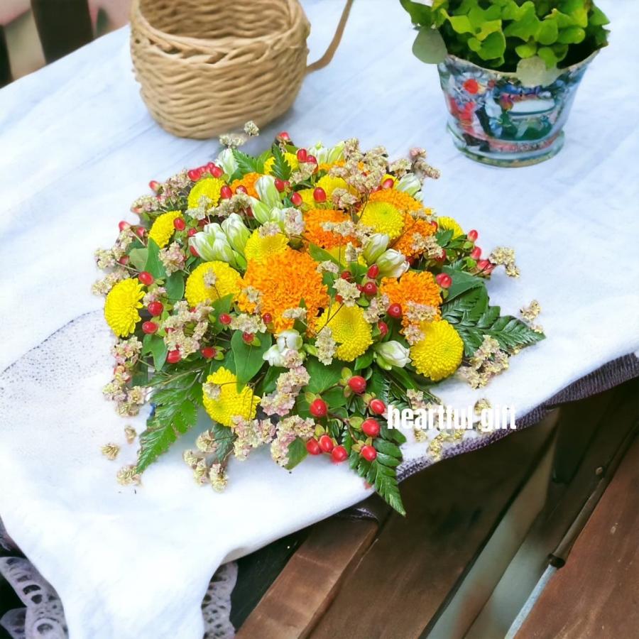 お悔み お供え カーネーション ビタミンカラー 生花 アレンジメント 5000円 おしゃれ 現代風 仏花 枕花 命日 法事 一周忌 四十九日 新盆 洋花 送料無料　 |  | 02