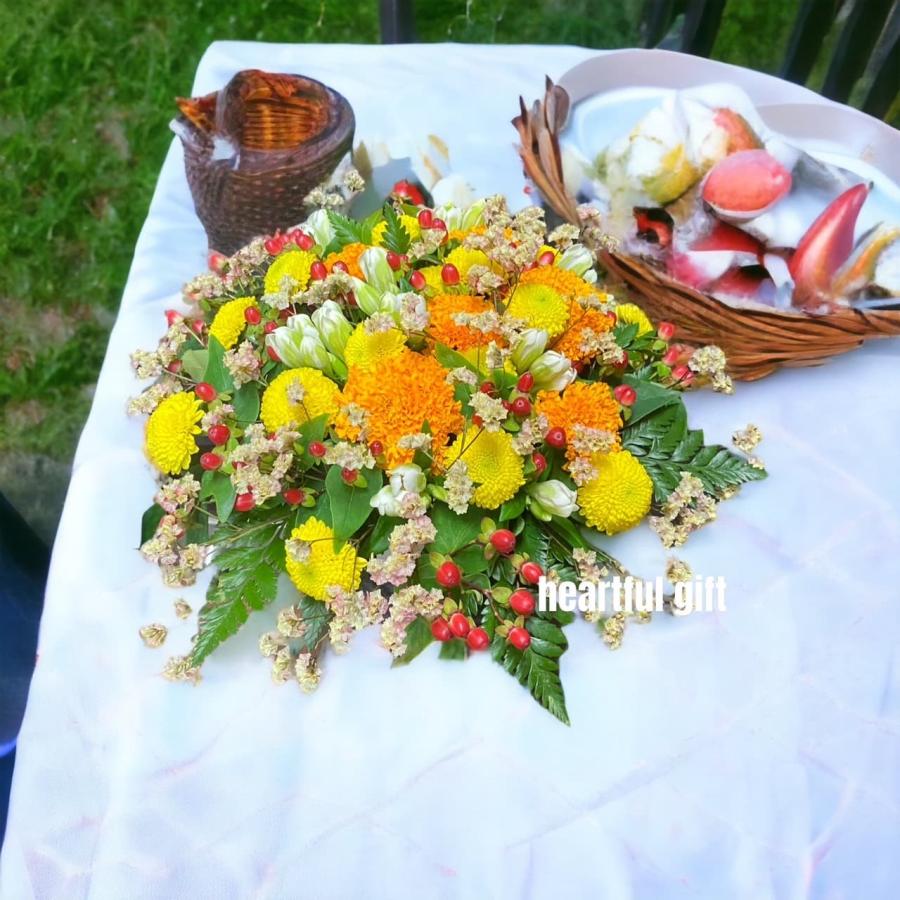 お悔み お供え カーネーション ビタミンカラー 生花 アレンジメント 5000円 おしゃれ 現代風 仏花 枕花 命日 法事 一周忌 四十九日 新盆 洋花 送料無料　 |  | 03