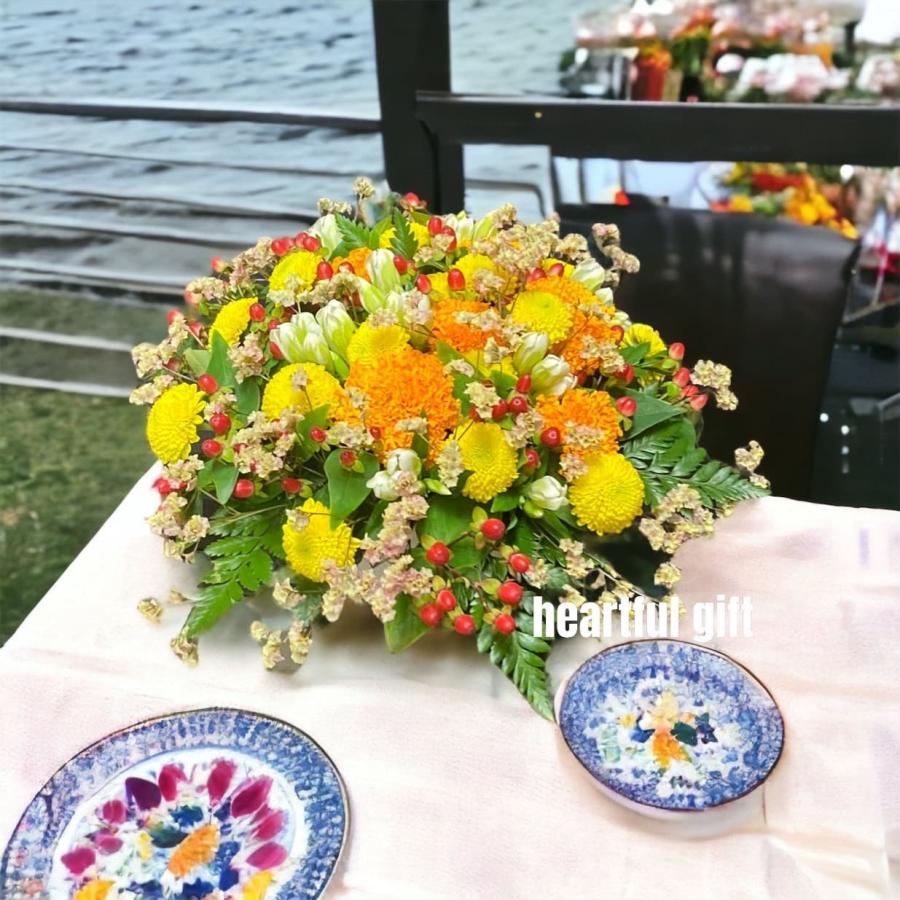 お悔み お供え カーネーション ビタミンカラー 生花 アレンジメント 5000円 おしゃれ 現代風 仏花 枕花 命日 法事 一周忌 四十九日 新盆 洋花 送料無料　 |  | 07