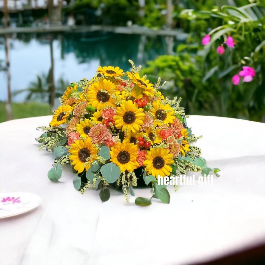 お悔み お供え ひまわり大 生花 アレンジメント 10000円 おしゃれ 現代風 仏花 枕花 命日 法事 一周忌 四十九日 新盆 洋花 送料無料 クール便 |  | 14