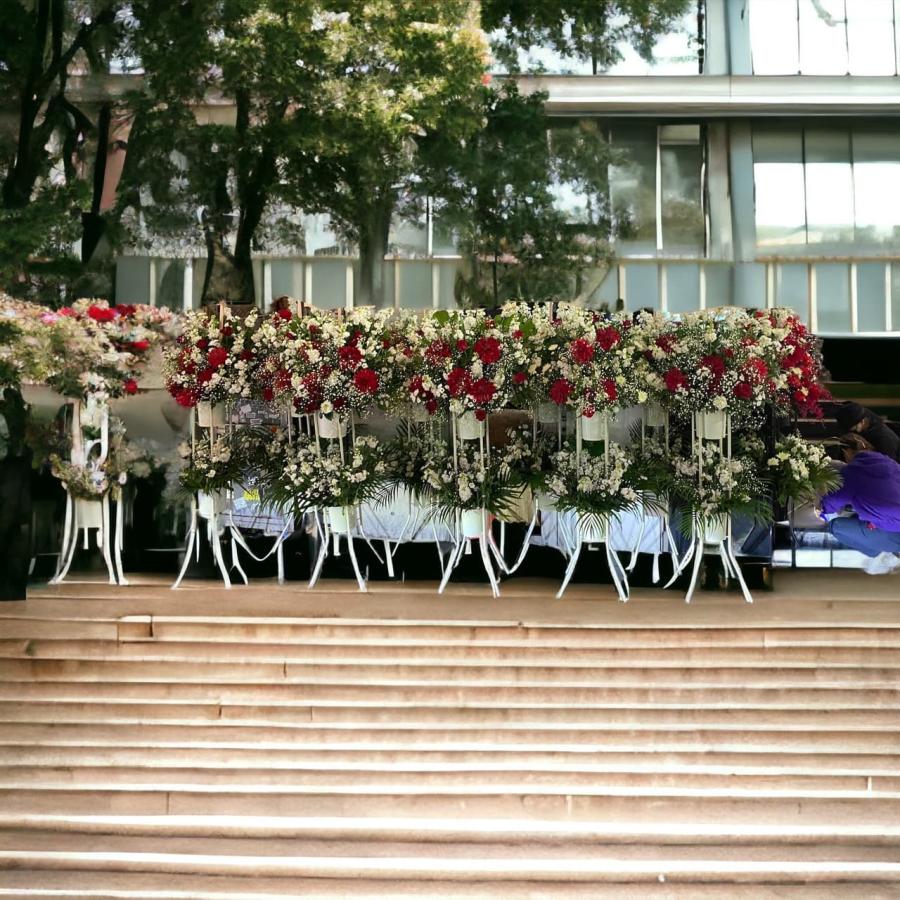 スタンド花 東京ドーム 日本武道館 ボリューム大 コンサート 祝花 ライブ 胡蝶蘭 楽屋花 1段 2段 |  | 18