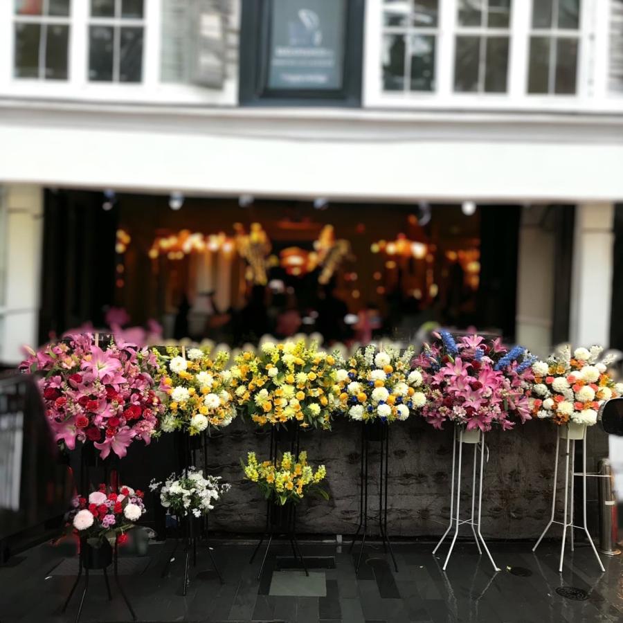 スタンド花 東京ドーム 日本武道館 ボリューム大 コンサート 祝花 ライブ 胡蝶蘭 楽屋花 1段 2段 |  | 13