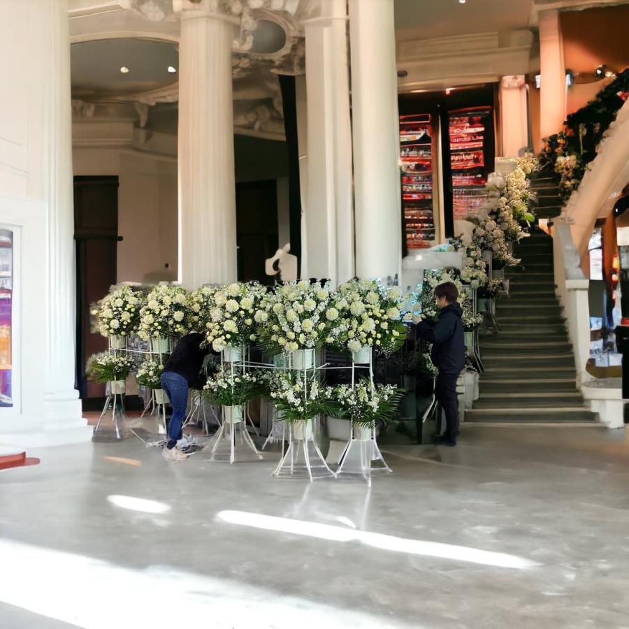 スタンド花 東京ドーム 日本武道館 ボリューム大 コンサート 祝花 ライブ 胡蝶蘭 楽屋花 1段 2段 |  | 07