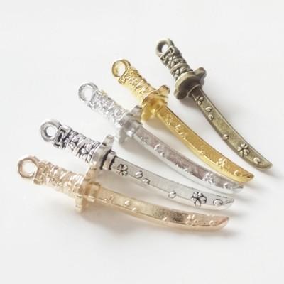 チャーム ハンドメイド材料 金属パーツ 桜柄の リアル 日本刀 各1本 3031 ハンドメイド材料の専門店 Poche 通販 Yahoo ショッピング