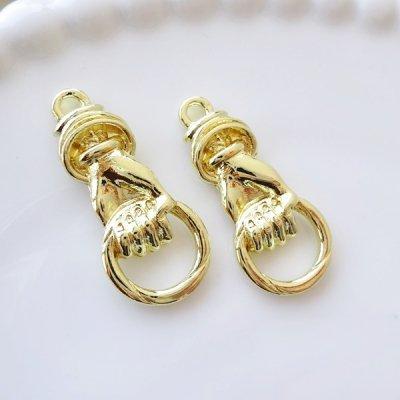 アクセサリーパーツ 金属パーツ 握る手のチャーム 2個 : ハンドメイド