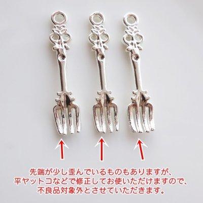 チャーム ハンドメイドパーツ 金属パーツ 貝殻がデザインされた