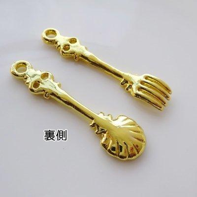 チャーム ハンドメイドパーツ 金属パーツ 貝殻がデザインされた