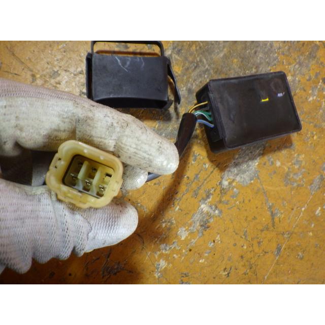 56749 ホンダ MC34-100〜 FTR223 '00 純正 イグナイター 実働車外し