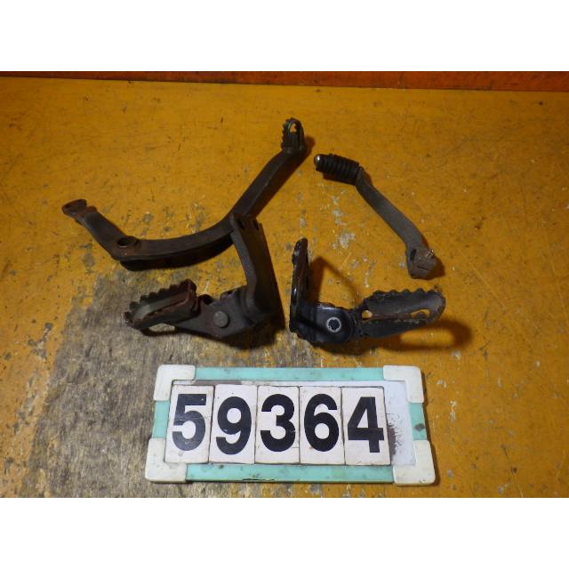 59364 ヤマハ DG07J-024〜 TW200E '01 純正 メインステップ 左右