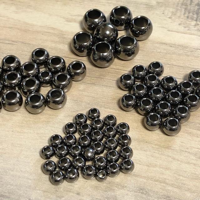 40個 8mm 大穴 プラスチック ビーズ ブラック |  | 04