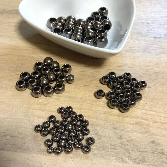 40個 8mm 大穴 プラスチック ビーズ ブラック |  | 05